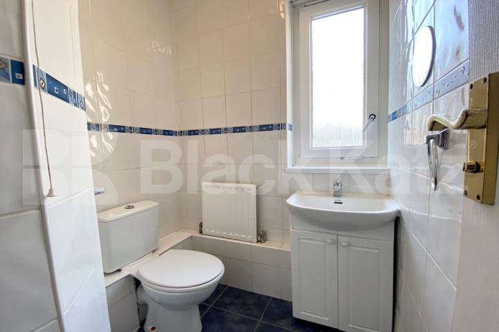 Bright & airy split level apartment with patio garden & superbly located Burbage Close , Borough/London Bridge